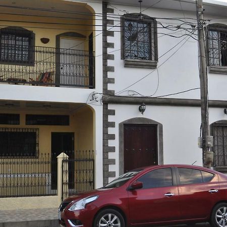 Hotel Casa Blanca León Εξωτερικό φωτογραφία