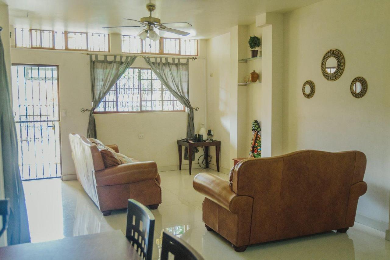 Hotel Casa Blanca León Εξωτερικό φωτογραφία